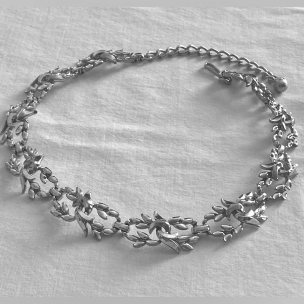 Vintage Coro Silver Tone Choker Style Necklace Signed Leaves Design